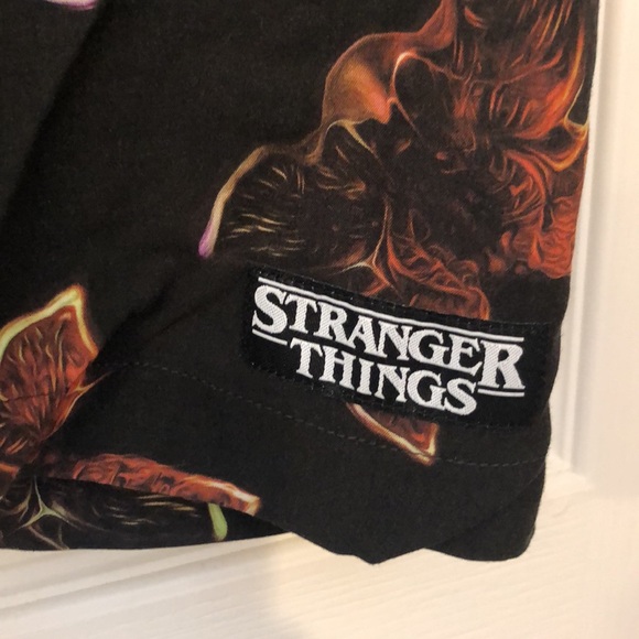 😎Stranger Things Button down shirt, 100% Viscose👀NWOT - Picture 3 of 5